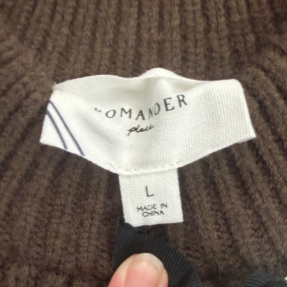 Tuckernuck Pomander Place Crewneck Sweater Olive Green Large NWT large - Picture 4 of 7